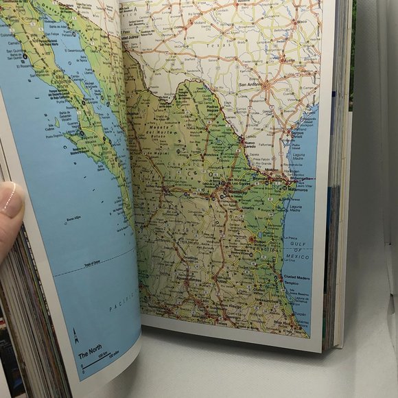 Insight Guide to Mexico | Book - Picture 5 of 8